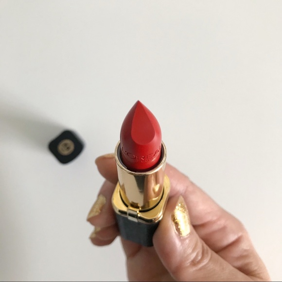 L’Oréal Color Riche Lipstick in J.Lo’s Pure Red - Picture 3 of 5